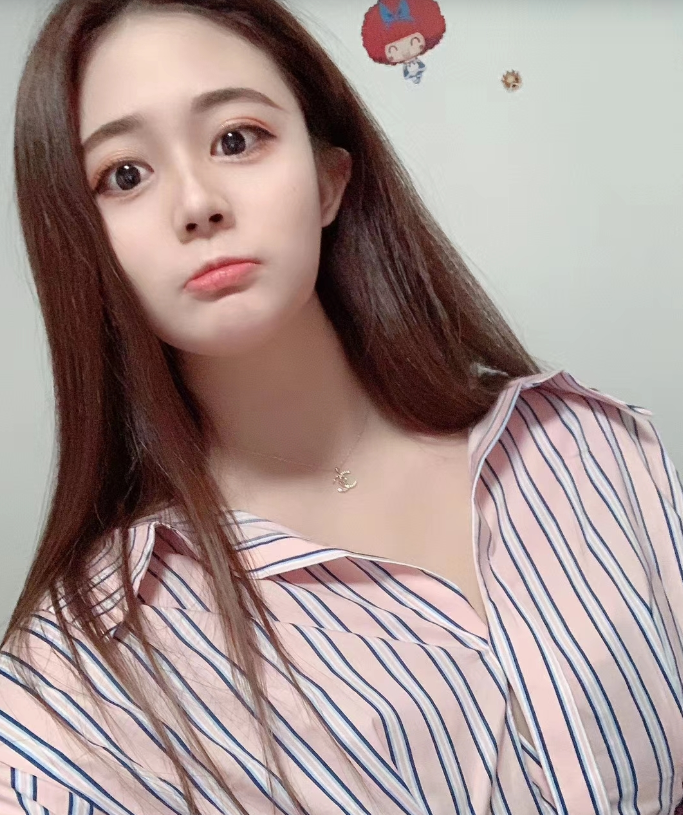 22岁清纯丝足少女