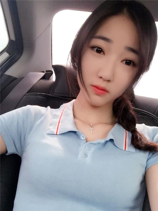  she~吻肤白貌美良家气质的嫩妹